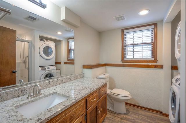 13921 S Brookwood Court, Olathe, KS 66062