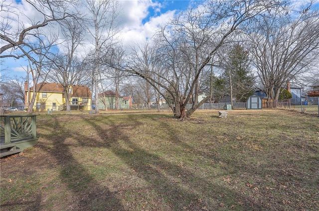 13921 S Brookwood Court, Olathe, KS 66062