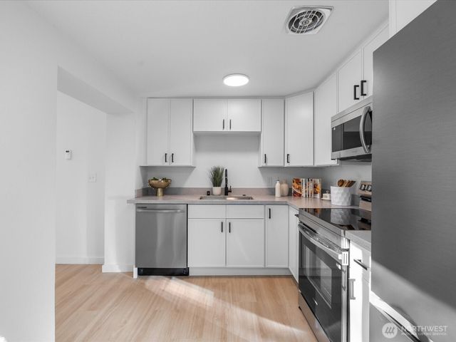 5706 225th Street SW, Mountlake Terrace, WA 98043