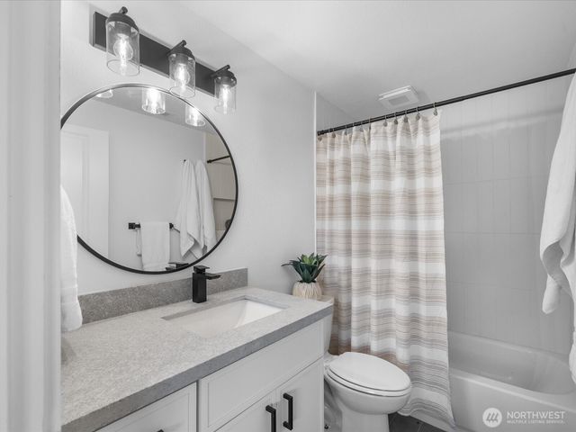 5706 225th Street SW, Mountlake Terrace, WA 98043