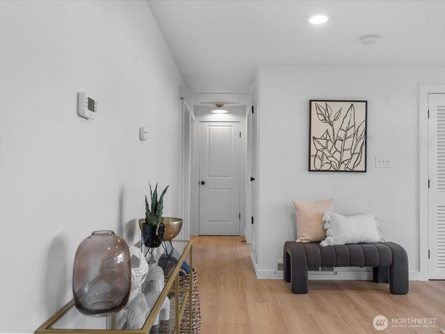 5706 225th Street SW, Mountlake Terrace, WA 98043