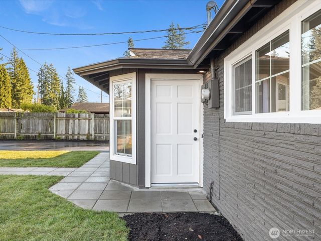 5706 225th Street SW, Mountlake Terrace, WA 98043