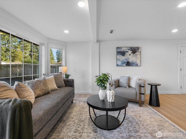 5706 225th Street SW, Mountlake Terrace, WA 98043