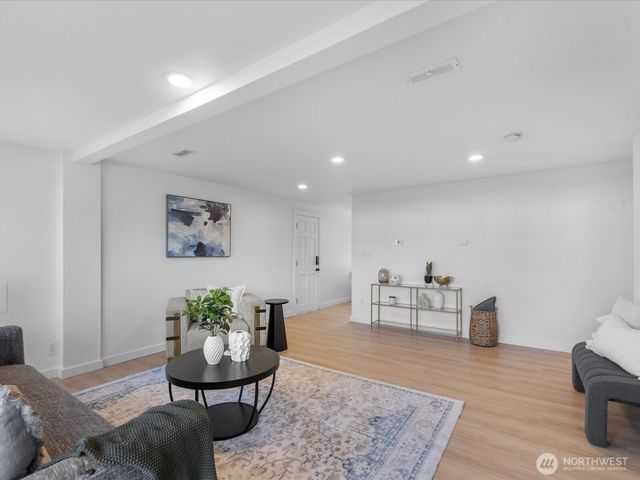 5706 225th Street SW, Mountlake Terrace, WA 98043