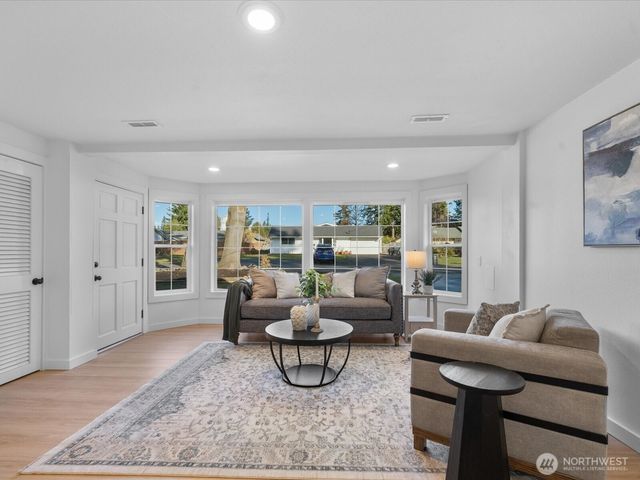 5706 225th Street SW, Mountlake Terrace, WA 98043