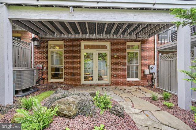 2131 N SCOTT ST N, Arlington, VA 22209