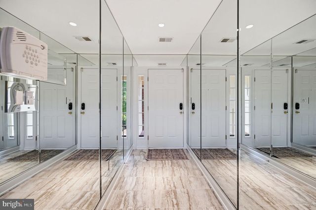 2131 N SCOTT ST N, Arlington, VA 22209