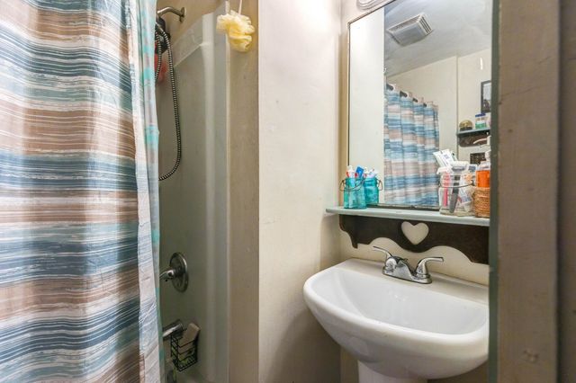 446 S College Ave, Salina, KS 67401