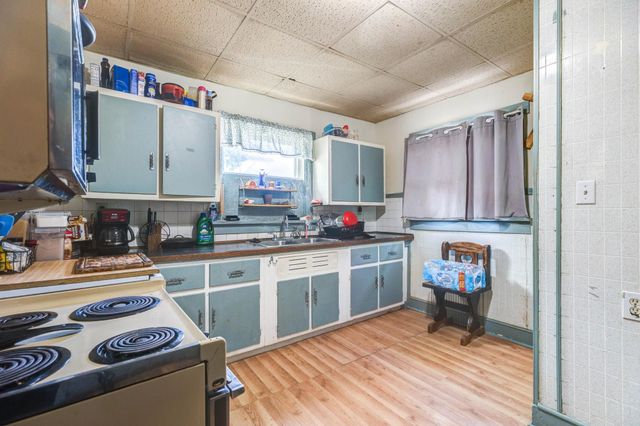 446 S College Ave, Salina, KS 67401