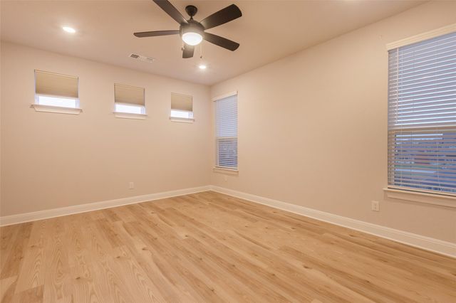103 Periwinkle LN, Bastrop, TX 78602