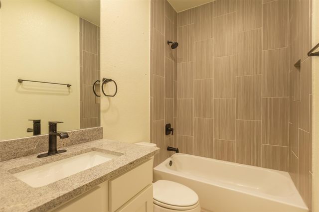 103 Periwinkle LN, Bastrop, TX 78602