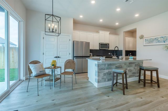 103 Periwinkle LN, Bastrop, TX 78602