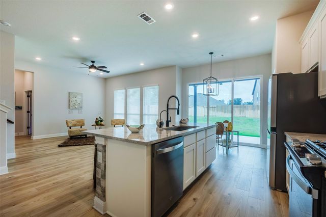 103 Periwinkle LN, Bastrop, TX 78602