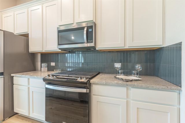 103 Periwinkle LN, Bastrop, TX 78602