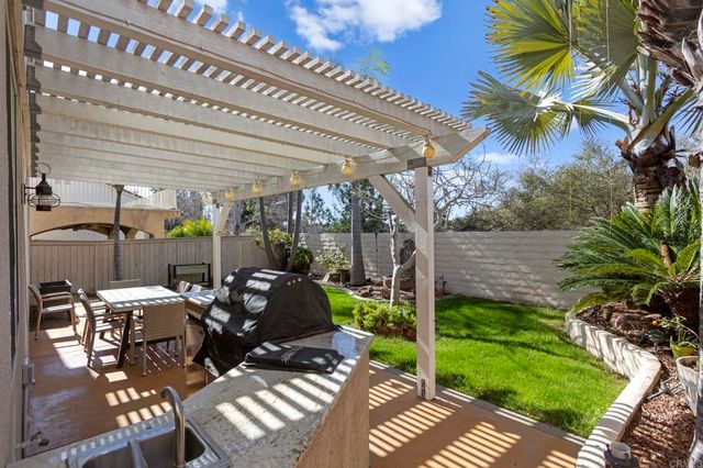 1979 Oxford Court, Vista, CA 92081