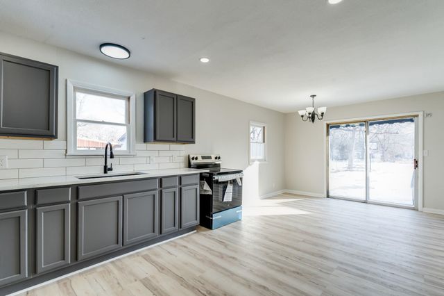 1036 N Sheridan St, Wichita, KS 67203