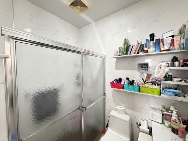 54-35 69th Lane, Maspeth, NY 11378