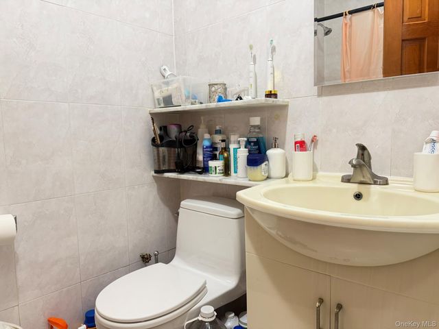 54-35 69th Lane, Maspeth, NY 11378
