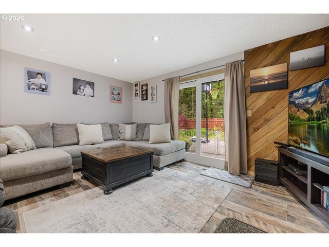 22260 E WILD FERN Ln, Brightwood, OR 97011