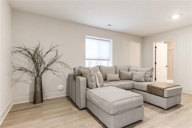 22915 W 72nd Terrace, Shawnee, KS 66227