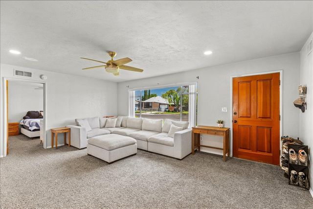 515 Locust Ave, Manteca, CA 95337
