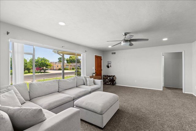 515 Locust Ave, Manteca, CA 95337