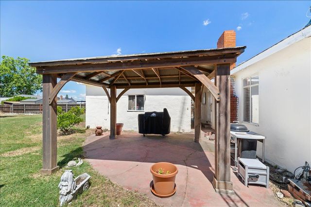 515 Locust Ave, Manteca, CA 95337