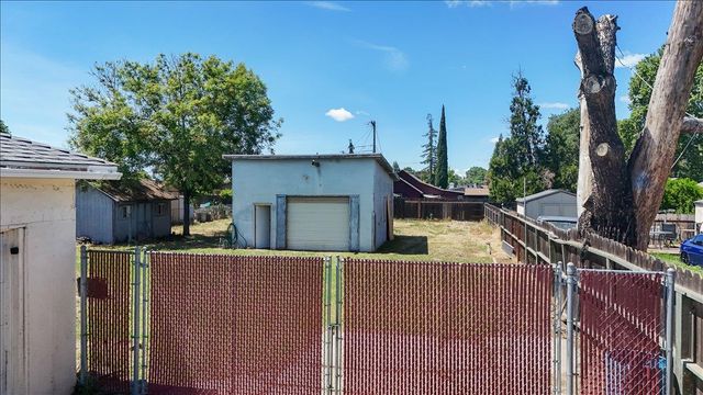 515 Locust Ave, Manteca, CA 95337