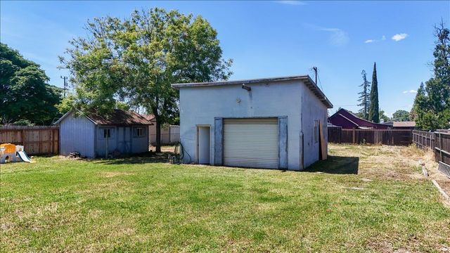 515 Locust Ave, Manteca, CA 95337