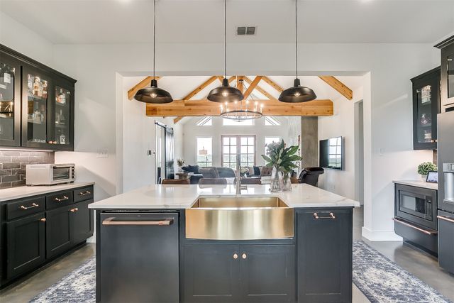 160 E Bluff Lane, Millsap, TX 76066