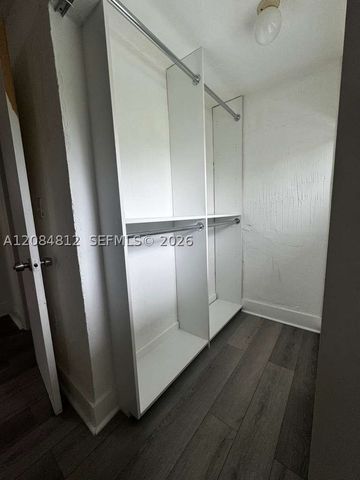 1121 NW 40th St 4, Miami, FL 33127