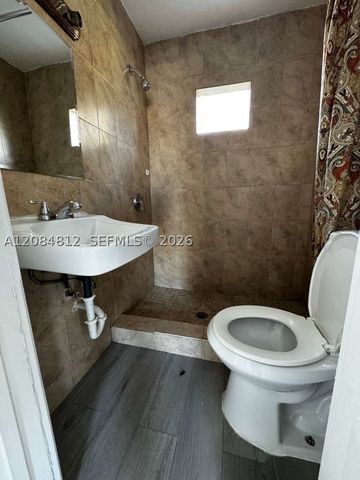 1121 NW 40th St 4, Miami, FL 33127