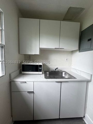 1121 NW 40th St 4, Miami, FL 33127