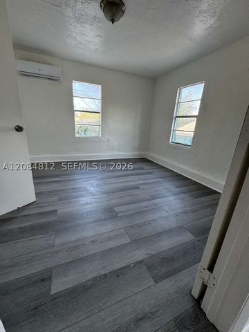 1121 NW 40th St 4, Miami, FL 33127
