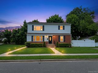 1077 Gerald, Uniondale, NY 11553