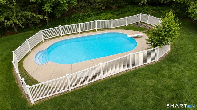 36 Little Fox Run, Shelton, CT 06484