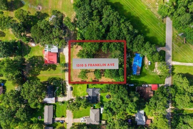 1310 S Franklin Avenue, Cleveland, TX 77327