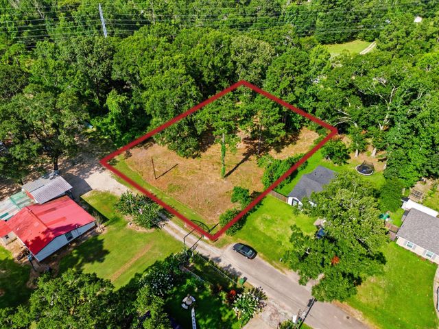 1310 S Franklin Avenue, Cleveland, TX 77327