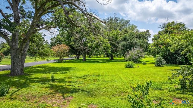 24 Glen Cove Drive, Seguin, TX 78155