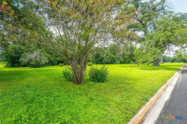 24 Glen Cove Drive, Seguin, TX 78155