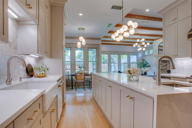 714 N Edgefield Avenue, Dallas, TX 75208