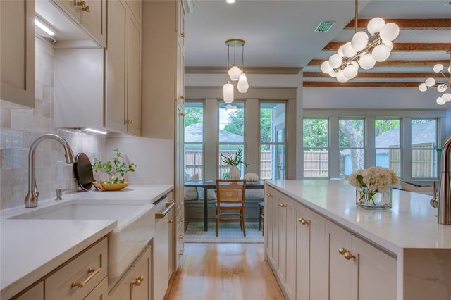 714 N Edgefield Avenue, Dallas, TX 75208