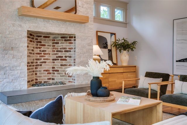 714 N Edgefield Avenue, Dallas, TX 75208