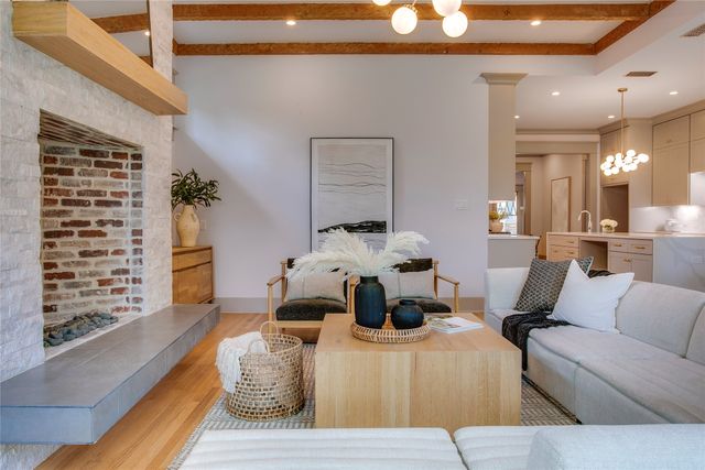 714 N Edgefield Avenue, Dallas, TX 75208