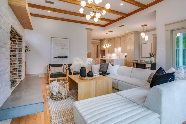 714 N Edgefield Avenue, Dallas, TX 75208