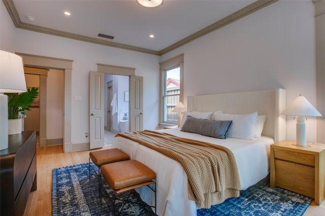 714 N Edgefield Avenue, Dallas, TX 75208