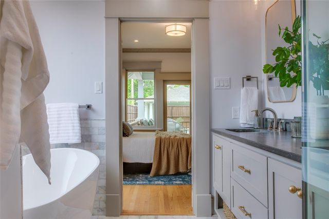 714 N Edgefield Avenue, Dallas, TX 75208