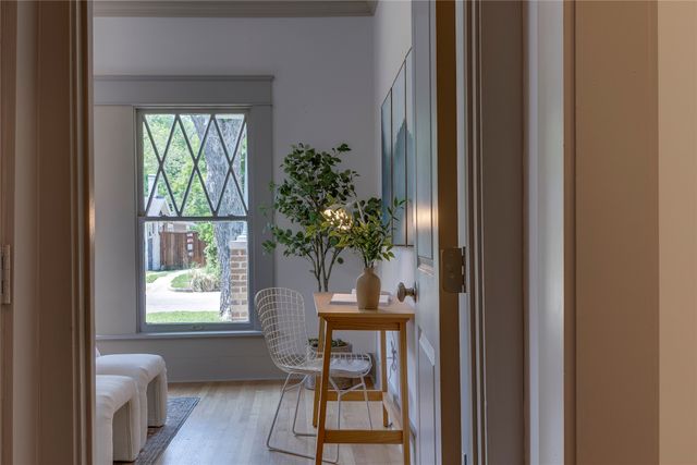 714 N Edgefield Avenue, Dallas, TX 75208