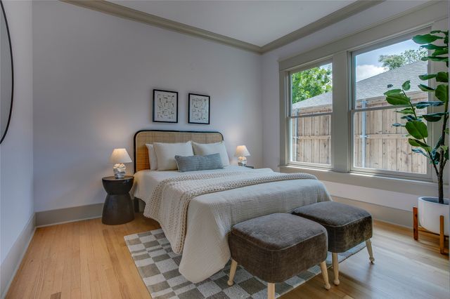 714 N Edgefield Avenue, Dallas, TX 75208