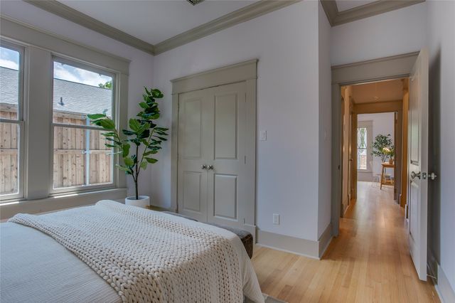 714 N Edgefield Avenue, Dallas, TX 75208